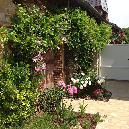 ホテル La Bicoque En Puisaye Saint-Amand-en-Puisaye エクステリア 写真